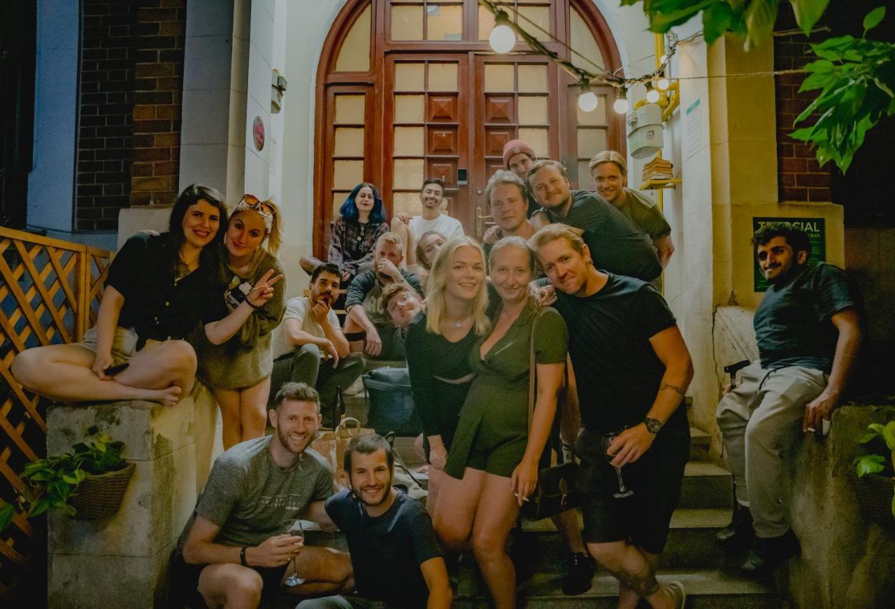 T5 Social Hostel Bukares Bagian luar foto