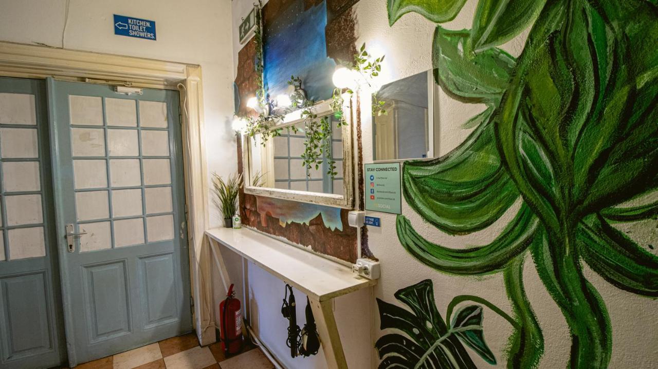 T5 Social Hostel Bukares Bagian luar foto