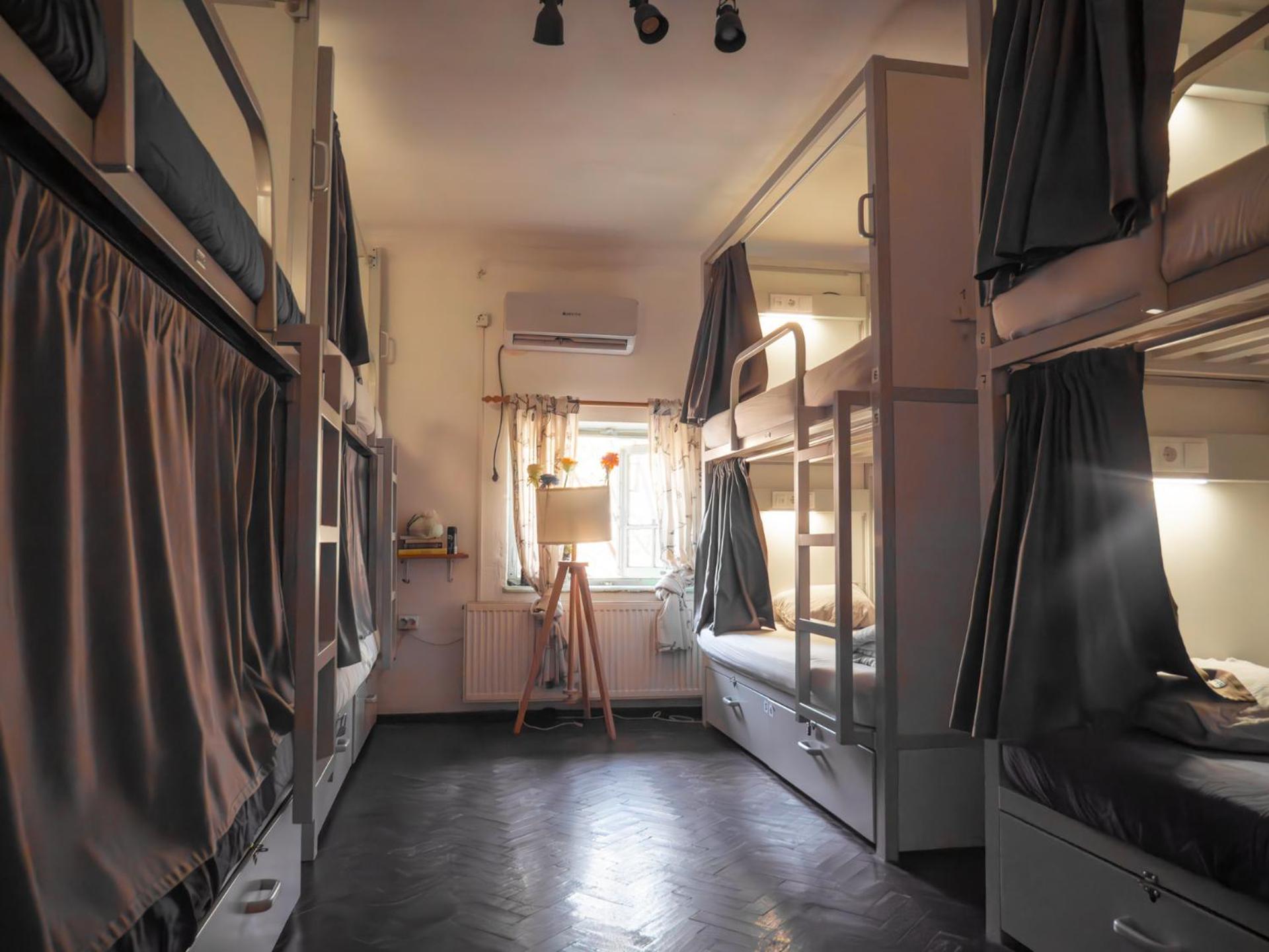 T5 Social Hostel Bukares Bagian luar foto